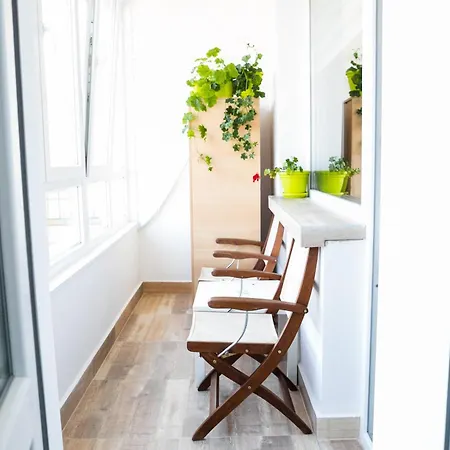 Seaside Garden Apartment Warna