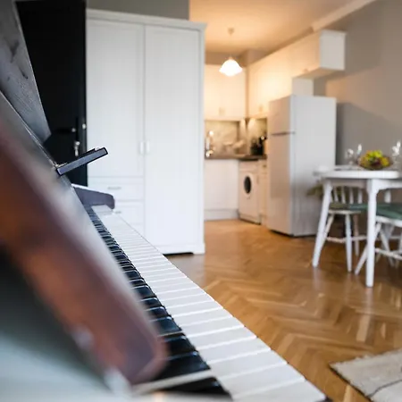 Seaside Garden Apartment *