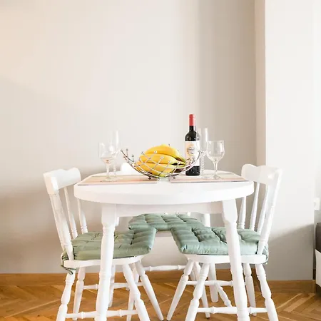 Seaside Garden Apartment